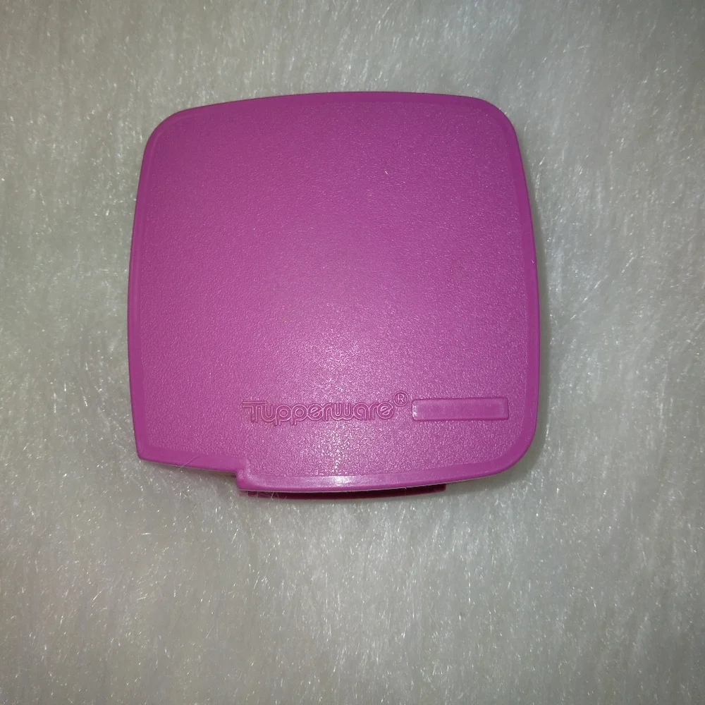 TUPPERWARE Lable Dispenser in Pink/Purple